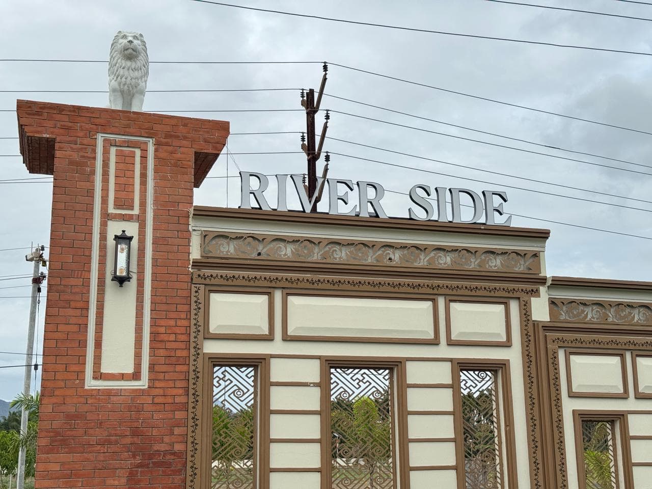Riverside By Tamil Nadu Villas, Thondamuthur — entrance signage